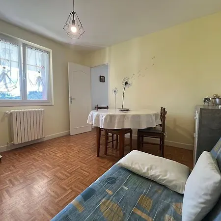 La Maison De Lili Proche D'aurillac Apartment